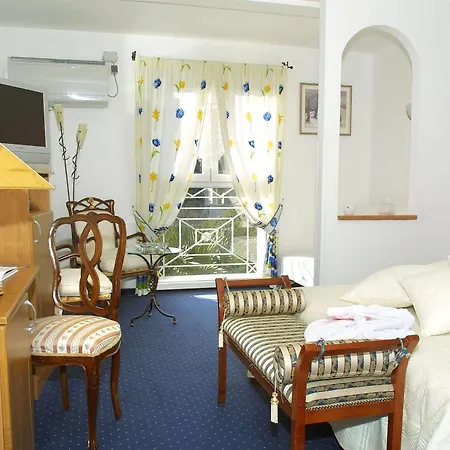 Boutique Lili Hotell 4*
